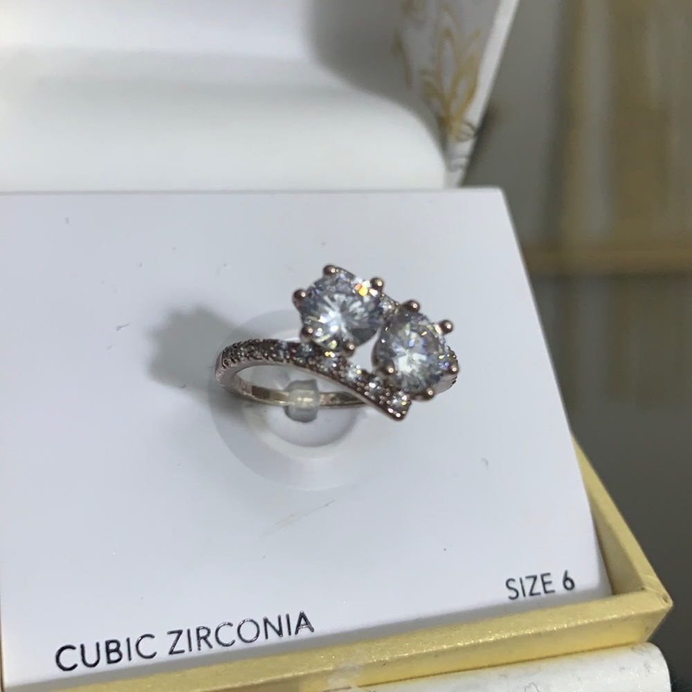 Silver tone cubic zirconia ring size 6